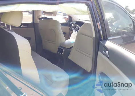 2019 Kia Sportage Lx z USA, uszkodzony, nr VIN KNDPMCAC4K7619661